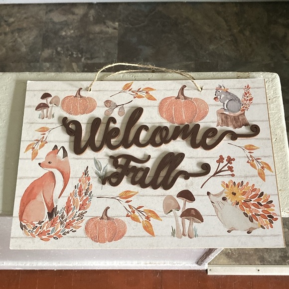 NWT- Adorable- Wooden Hello Fall- Critters Decoration Sign ๐ฟ๏ธ๐ฆ๐โ๐ซ๐ - Picture 16 of 17